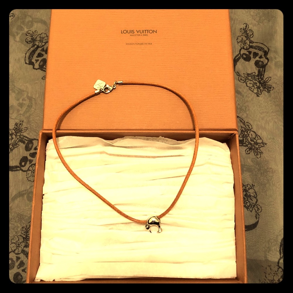 LV Cup Choker